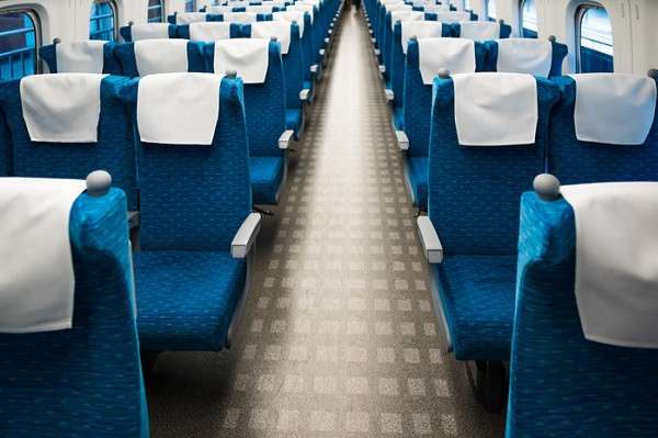 「はしゃぐ」「泣く」子連れの正月帰省に朗報　東海道新幹線の一部に専用車両