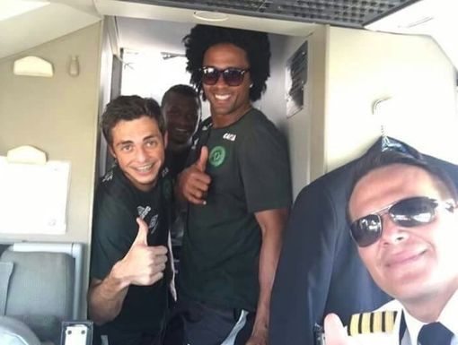 南米コロンビアでチャーター機墜落 ブラジルのサッカー選手ら72人搭乗