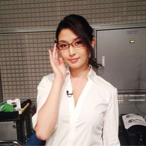 橋本マナミはなぜ胸露出衣装でイベントに登場するのか? 本人が真相語る