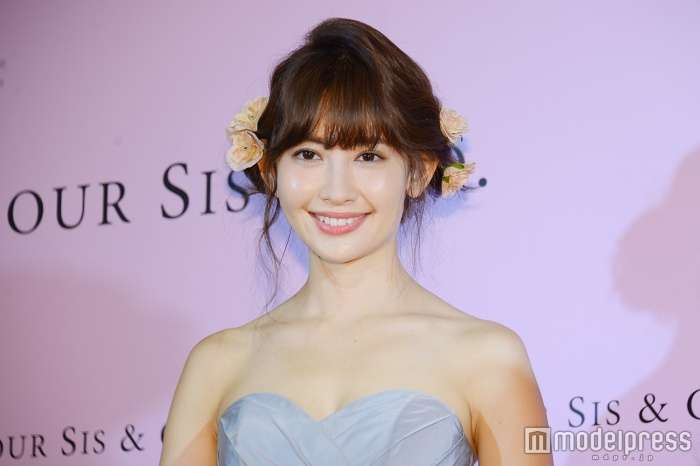 AKB48小嶋陽菜、デコ出し＆ダークリップ姿に反響「パッと見別人」「初めて見る小嶋さん」