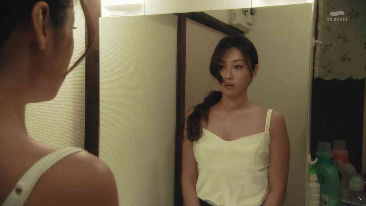 深田恭子のセクシー美ボディにうっとり 色気放つパーツを切り取る