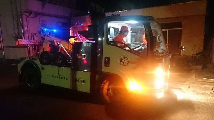 車のワイパーに張り紙があったのでボンネット開けてみたら…