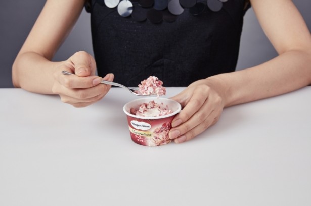 “混ぜて食べる”ハーゲンダッツ新シリーズ「Decorations（デコレーションズ）」、食べ方動画も公開