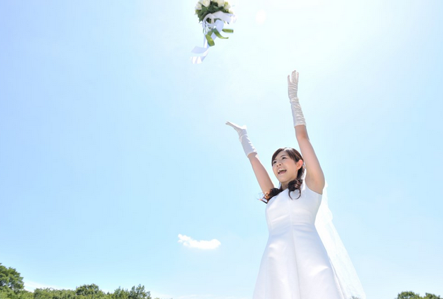 何コレ!?超羨ましい！ 結婚式でブーケを受け取った女性、3秒後にまさかのプロポーズ