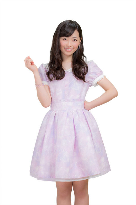 まいんちゃんこと福原遥、“生野菜”ドレスに身を包む そのまま口に運んでパクリ？