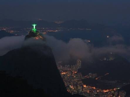 南米コロンビアでチャーター機墜落 ブラジルのサッカー選手ら72人搭乗