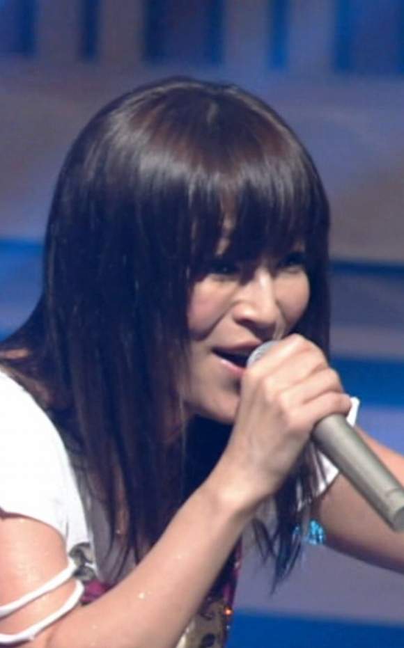 浜崎あゆみ、泡風呂入浴ショットにコメント殺到