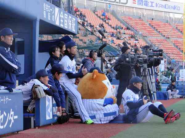 野球選手と球団マスコットの画像を貼っていくトピ
