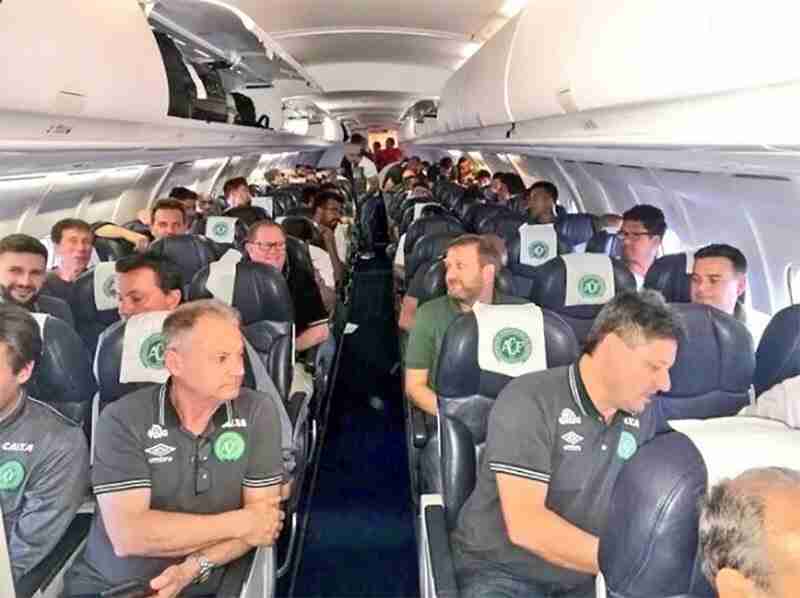 南米コロンビアでチャーター機墜落 ブラジルのサッカー選手ら72人搭乗
