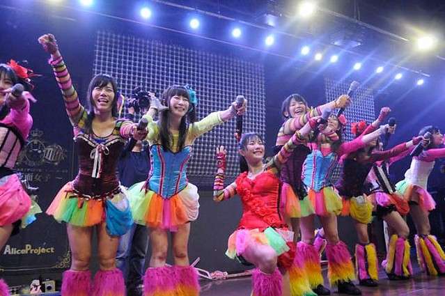 仮面女子のオリコン1位に巧妙な仕掛け? CD購入を煽る特典 - ライブドアニュース