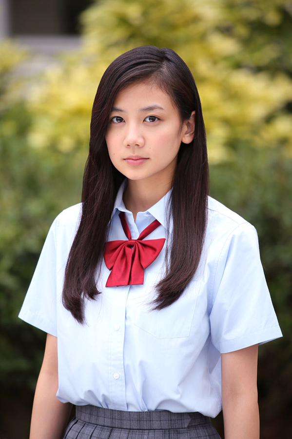 清水富美加…初のフォトエッセー発売「ぼーっとしてたり、すましたり、ブサイクだったりしてます」