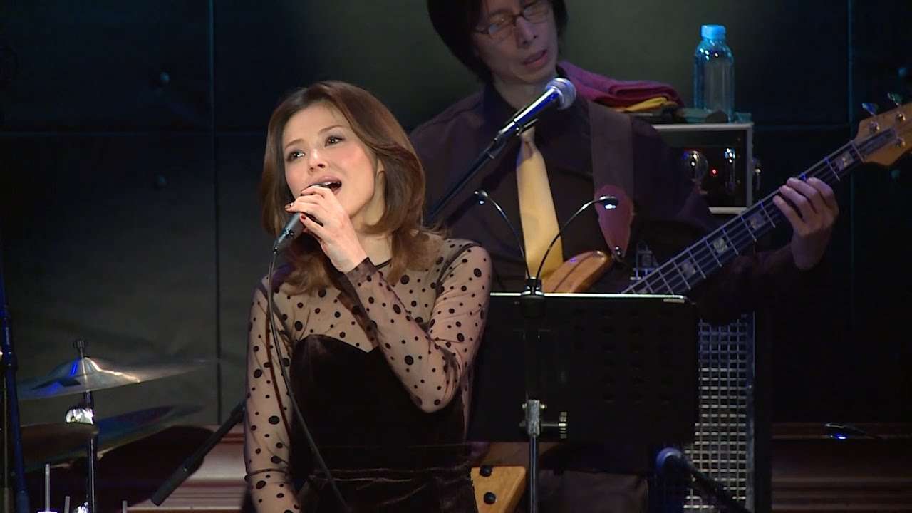松浦亜弥 『ひこうき雲』 クリスマス・ナイト2013 - YouTube