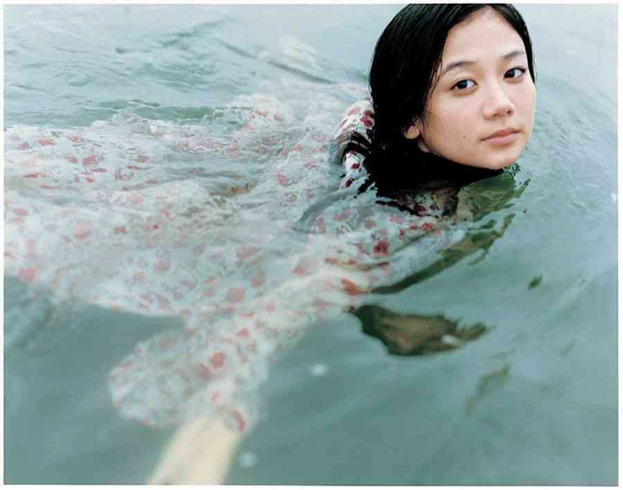 清水富美加…初のフォトエッセー発売「ぼーっとしてたり、すましたり、ブサイクだったりしてます」