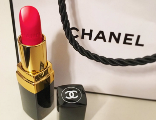 シャネルのコスメ使ってる人