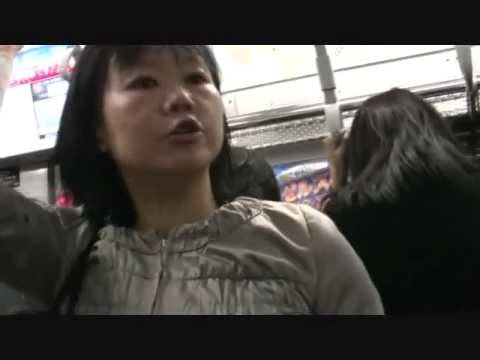 東急東横線のおばさんが女性専用車両を利用する男性客に「降りろ！」と大叫び - YouTube