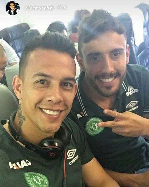 南米コロンビアでチャーター機墜落 ブラジルのサッカー選手ら72人搭乗