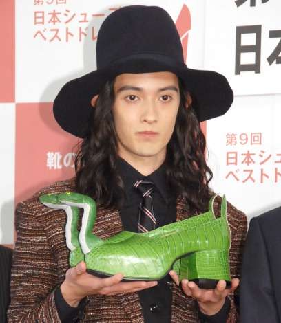 栗原類、個性的な“へびシューズ”デザイン「僕の夢」 完成品に大満足