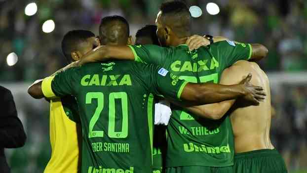 Avião que transportava Chapecoense faz pouso de emergência na Colômbia - ESPN.com.br