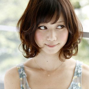 丸顔さんに似合う髪型はこれ！長さ別・アレンジも多数紹介-カウモ