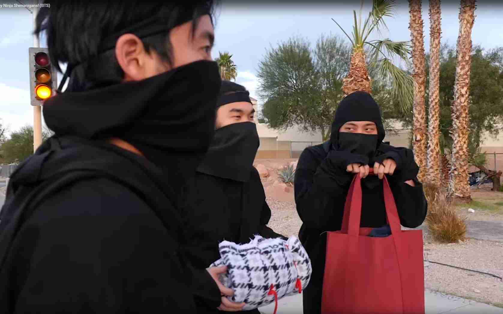 どう見ても運動音痴の忍者達！街を徘徊する彼らの目的に称賛の声が集まる！