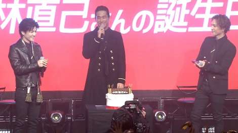 三代目JSB小林直己、サプライズバースデーに照れ笑い「全然気づかなかった」