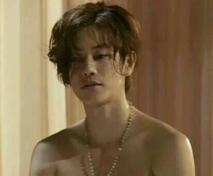色気のある男性の画像