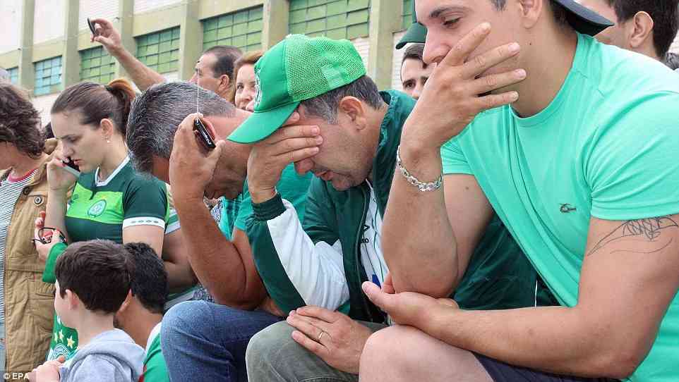 南米コロンビアでチャーター機墜落 ブラジルのサッカー選手ら72人搭乗