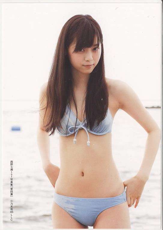 胸がないけど男子にモテる女の子