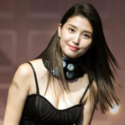 橋本マナミはなぜ胸露出衣装でイベントに登場するのか? 本人が真相語る
