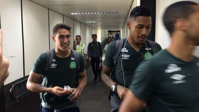 南米コロンビアでチャーター機墜落 ブラジルのサッカー選手ら72人搭乗