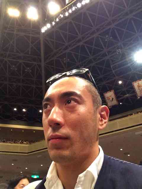 市川海老蔵が相撲観戦、NHK中継で画面“ド真ん中”に登場し「目立ってるらしい」