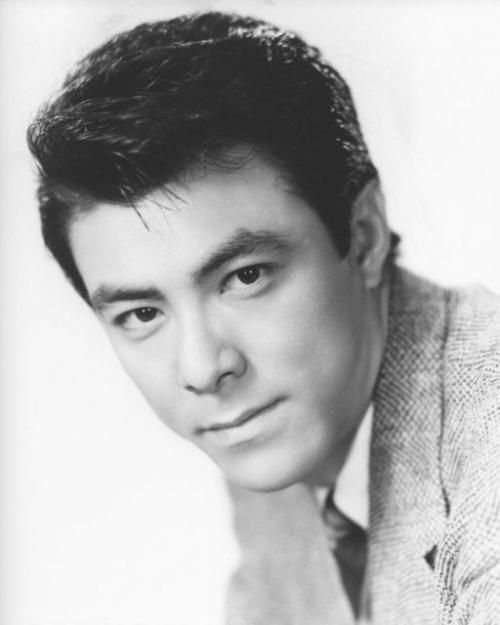 昭和に活躍したカッコいい芸能人の画像を貼りましょう。