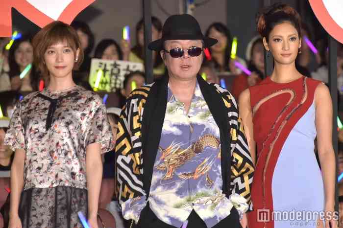 菜々緒、深スリットドレスで美脚解放　体当たり演技を語る