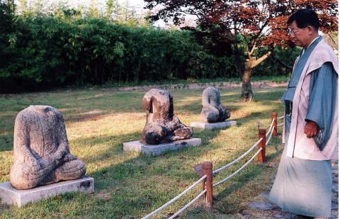 韓国籍の男が稲荷神社でキツネ像壊す…100体近くの被害届とも関連調査へ