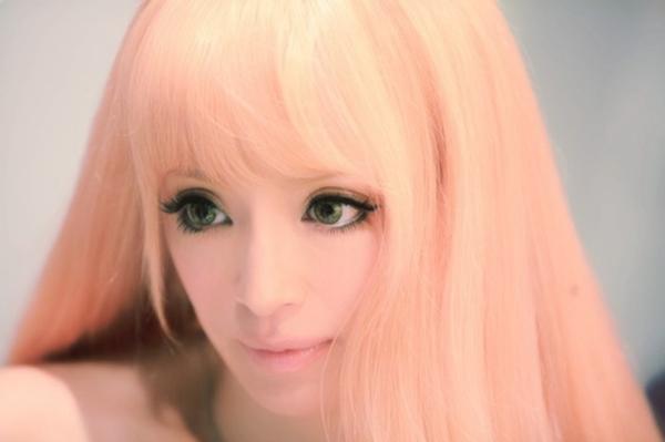 浜崎あゆみ、肩出し＆ボディライン強調ワンピ姿披露で「細っ」「どんどん痩せてる？」