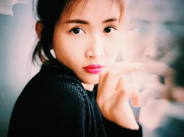 紗栄子が「平野ノラっぽい!」赤いリップを纏った1枚に意外な反響