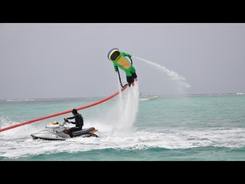 ガチャピン、ムックを食べようとする写真をツイッターにアップ→怖いと話題に