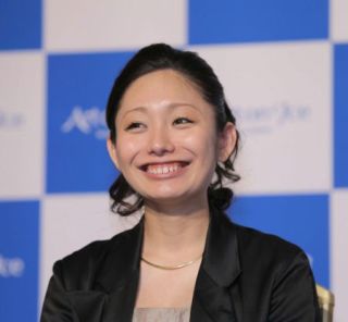 安藤美姫がフェルナンデスとのラブラブクリスマス写真を披露