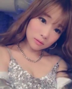 重盛さと美の“キャバ嬢”ショット　「一晩で500万稼ぎそう」