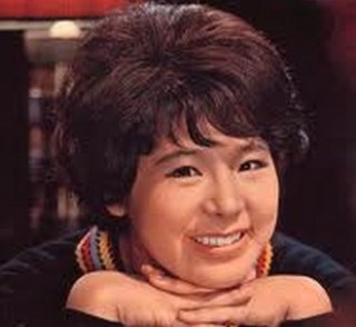 板野友美、高級ブランド品をインスタに次々アップするセレブぶりが話題に！