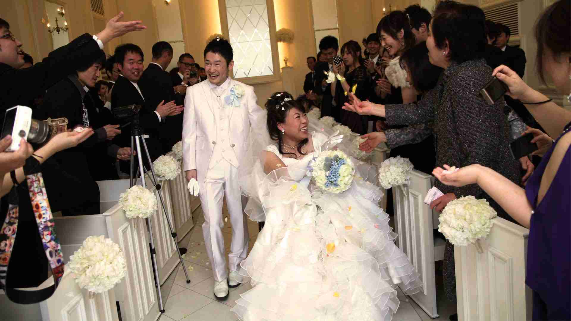 【T&G】8年越しの結婚式 - アーヴェリール迎賓館（岡山） - YouTube