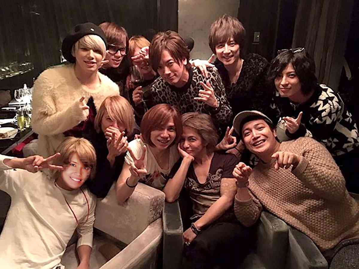 L'Arc~en~Ciel・Hydeのインスタで、NEWS・手越祐也が雑なモザイクをかけられていると話題に
