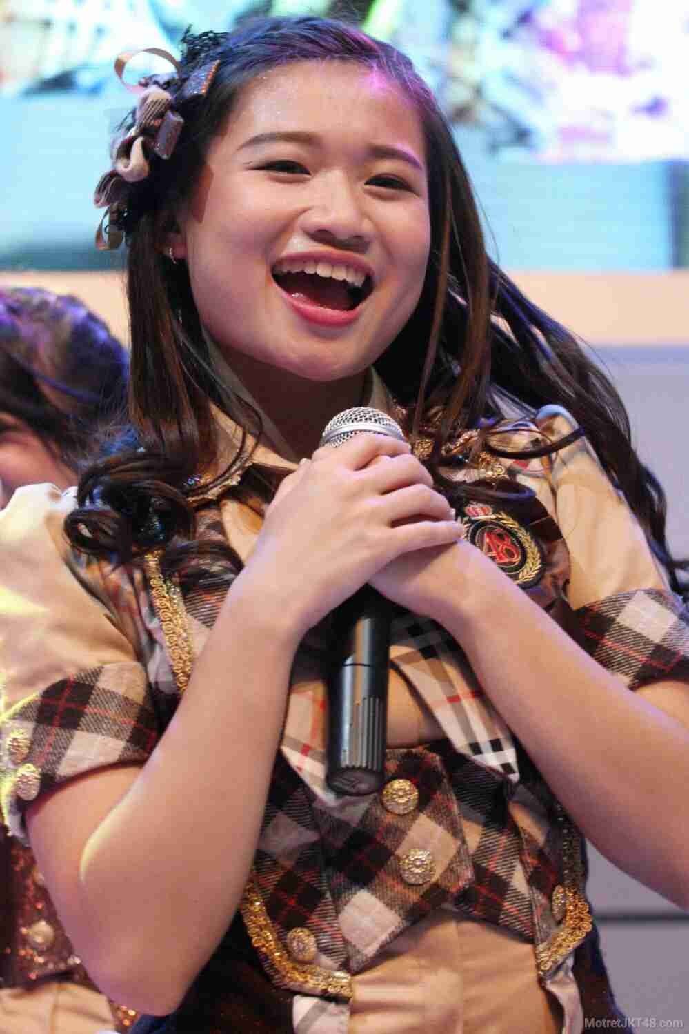 芸能人を勝手にメイク！