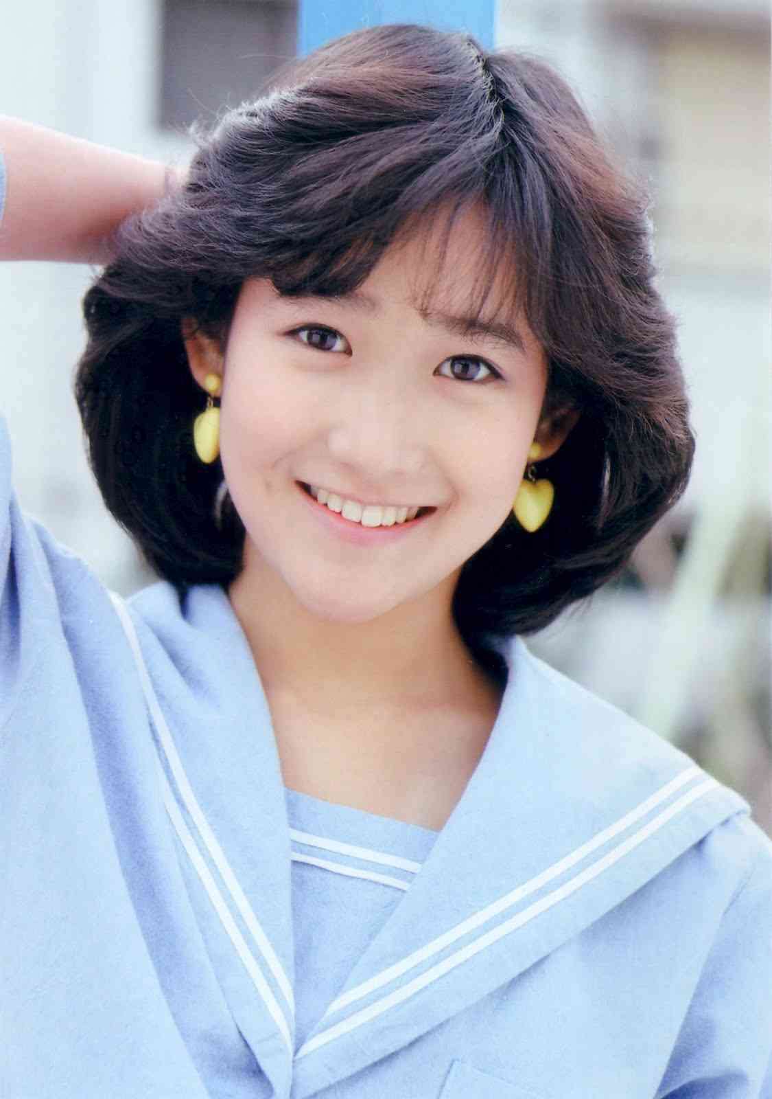 岡田有希子さん没後30年、多くのファンが黙祷
