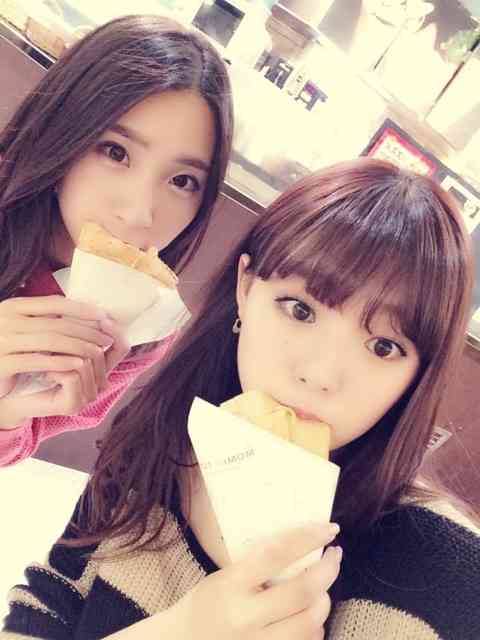 食べてる女の子の画像