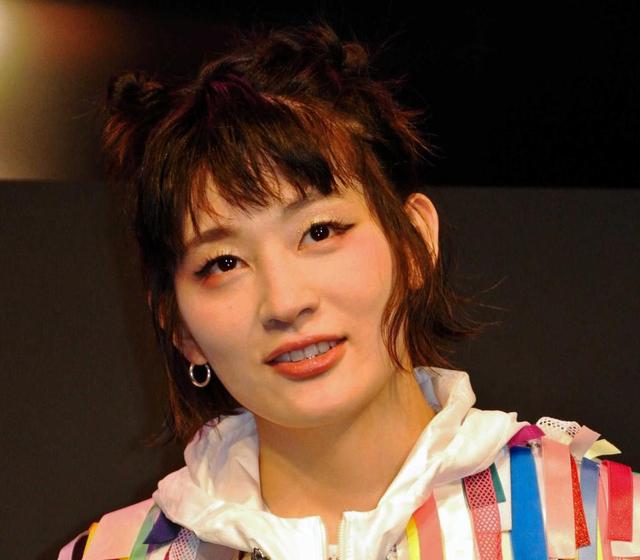 水曜日のカンパネラ・コムアイ、同棲中の恋人は10歳以上年上「結婚は子供できたら」 