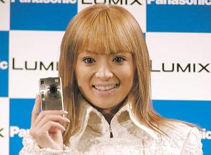 浜崎あゆみ、肩出し＆ボディライン強調ワンピ姿披露で「細っ」「どんどん痩せてる？」