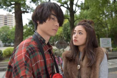 “魔性の女”石原さとみの新犠牲者は顔合わせから骨抜きにされた菅田将暉