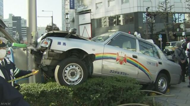 タクシーが歩道に乗り上げ5人けが  東京・南青山