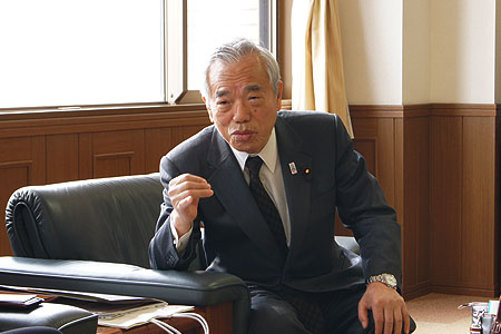 カジノ審議中、「般若心経」唱え時間消費　自民・谷川弥一・元文部科学副大臣